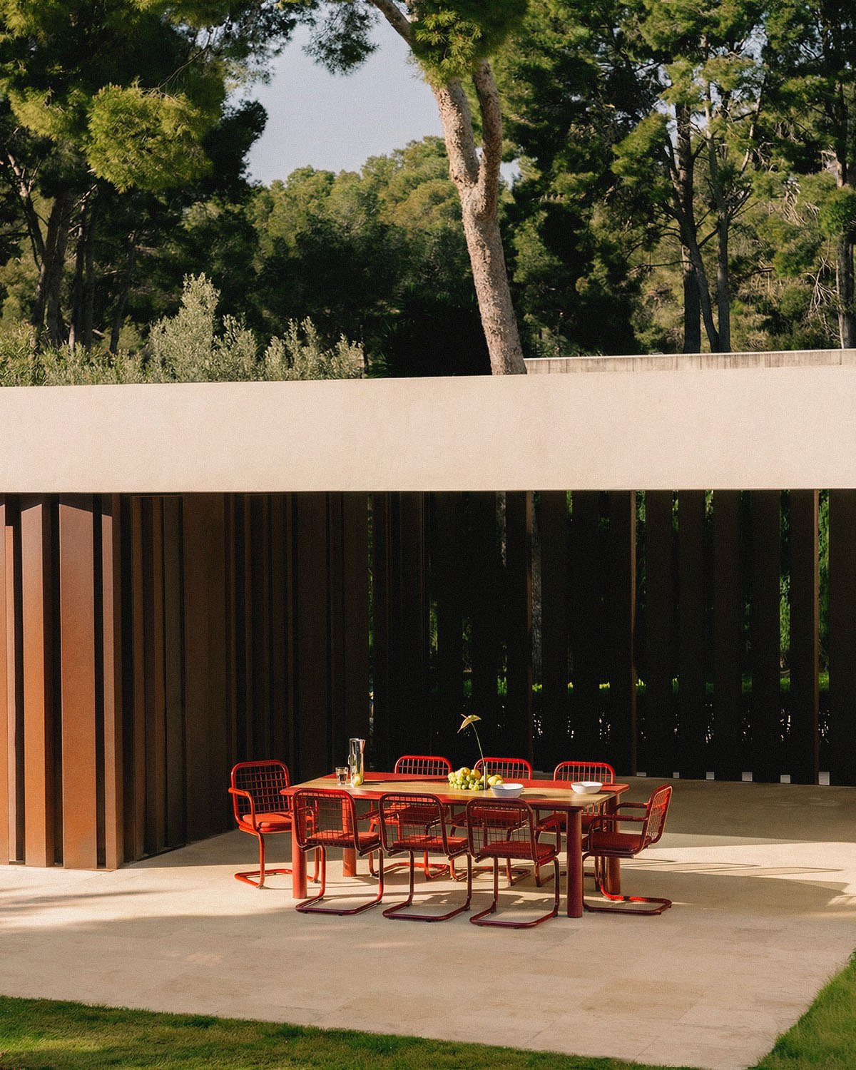 Set Lirae - Biaritz - Set de Mesa Rectangular (220x110 cm) Lirae y 8 Sillas Biaritz con Reposabrazos de Metal de Exterior