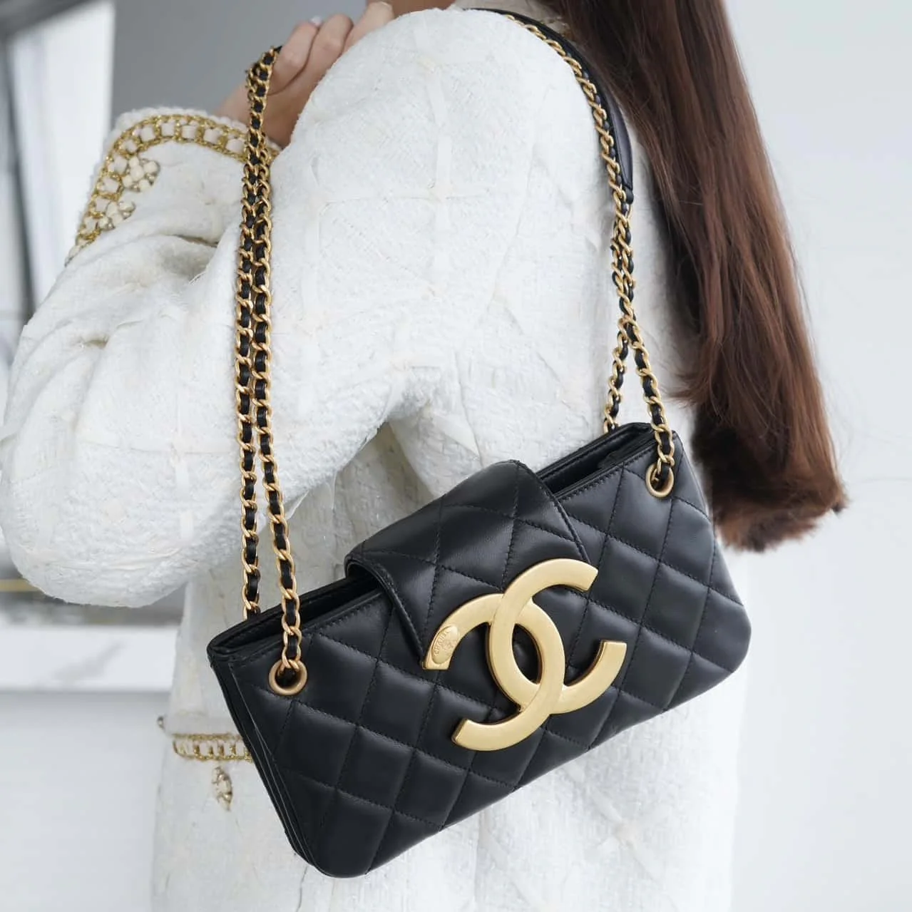 ???????????? ?????? Vintage Logo Quilted Lambskin Shoulder Bag 11.5x24x4.5cm
