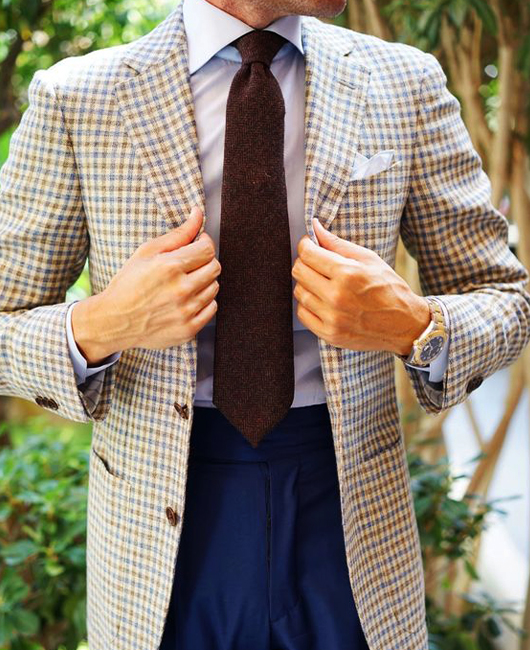 Blazer classique à deux boutons, à carreaux et à poches crantées