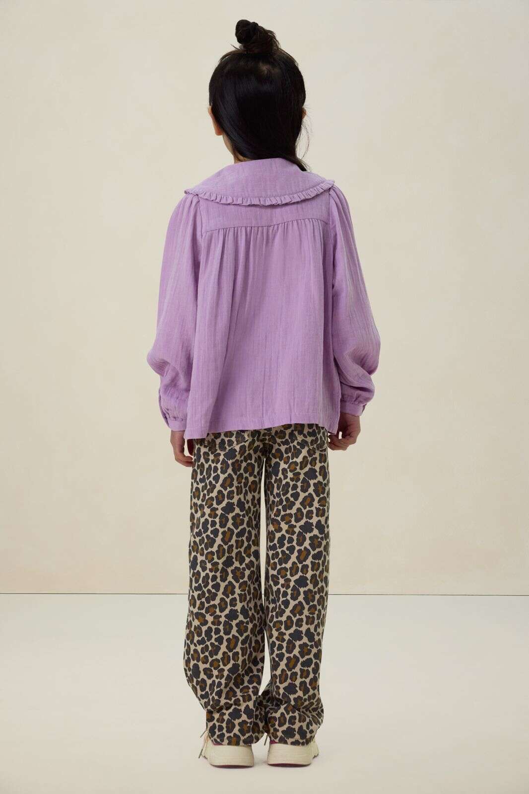 Lichtpaarse blouse met kraag