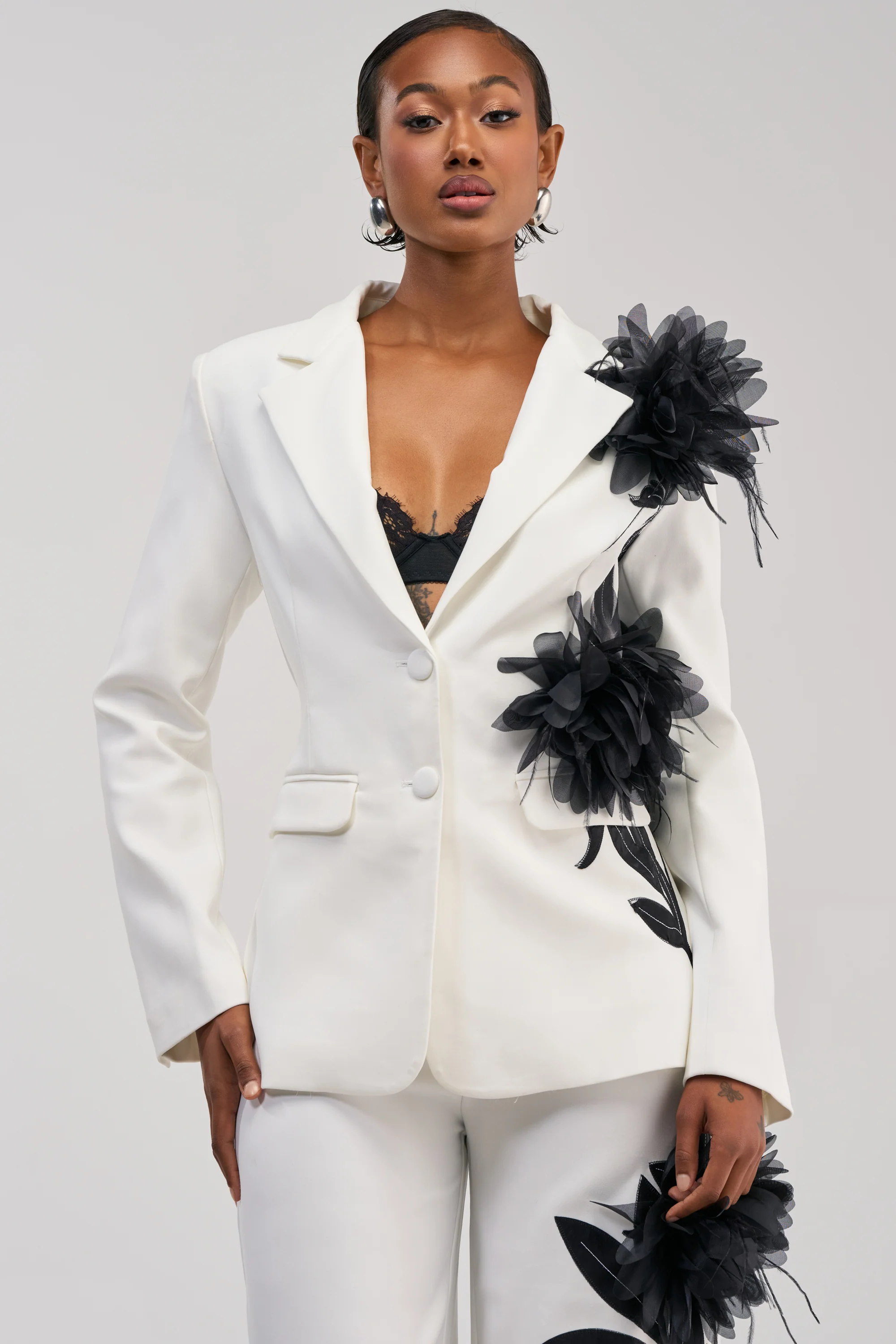 IN FULL BLOOM APPLIQUE BLAZER - Akira Store