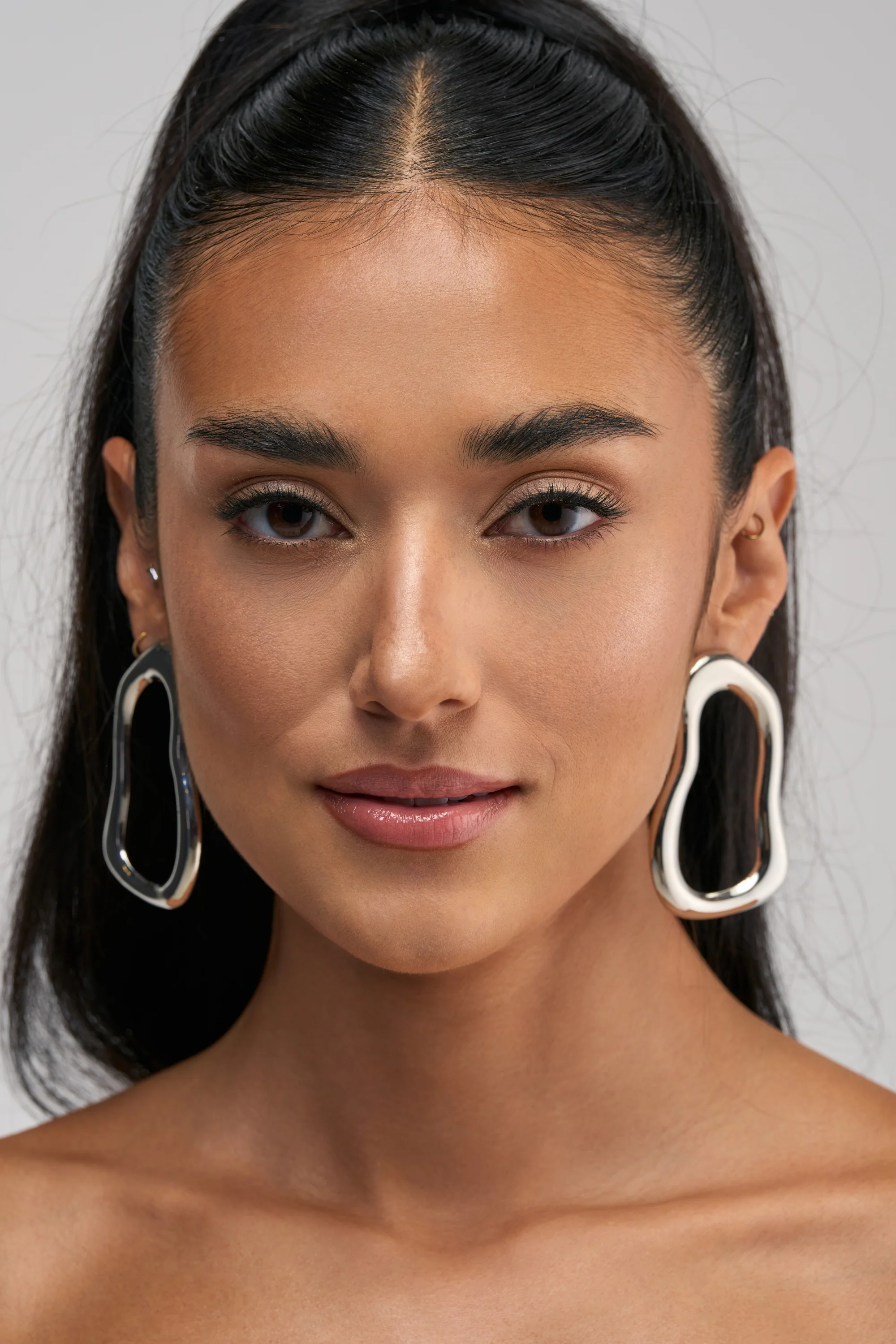 WAVEY BABY DANGLE EARRING IN SILVER - Akira Store