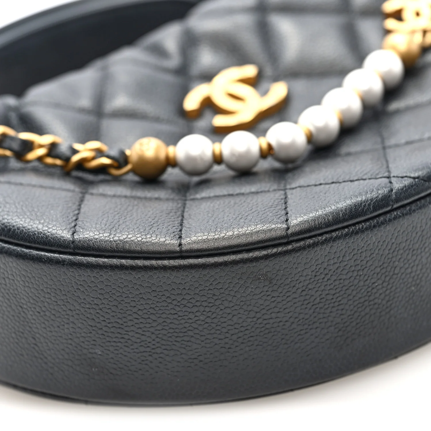 Grained Calfskin Quilted Pearl Pouch Hobo Black