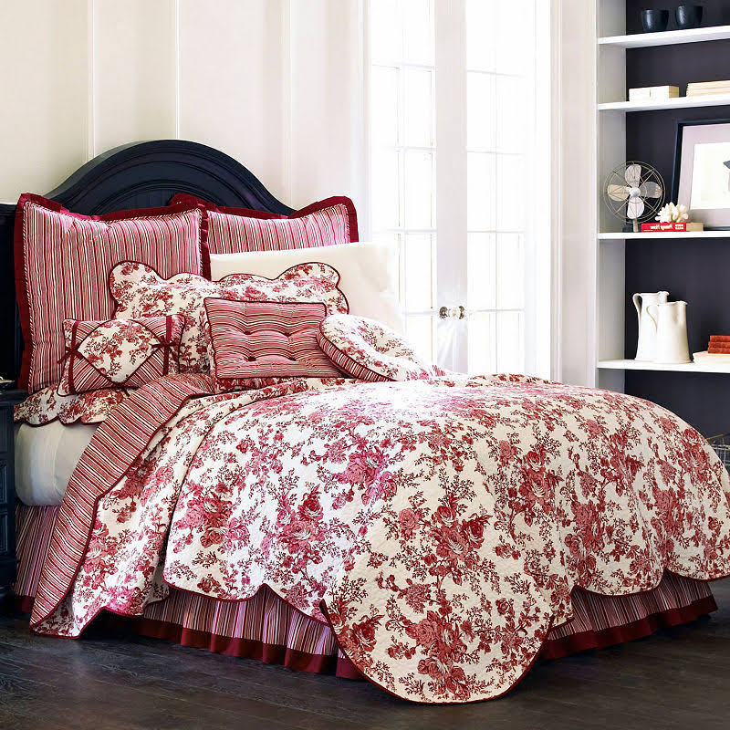 Toile Garden Quilt One Size Red