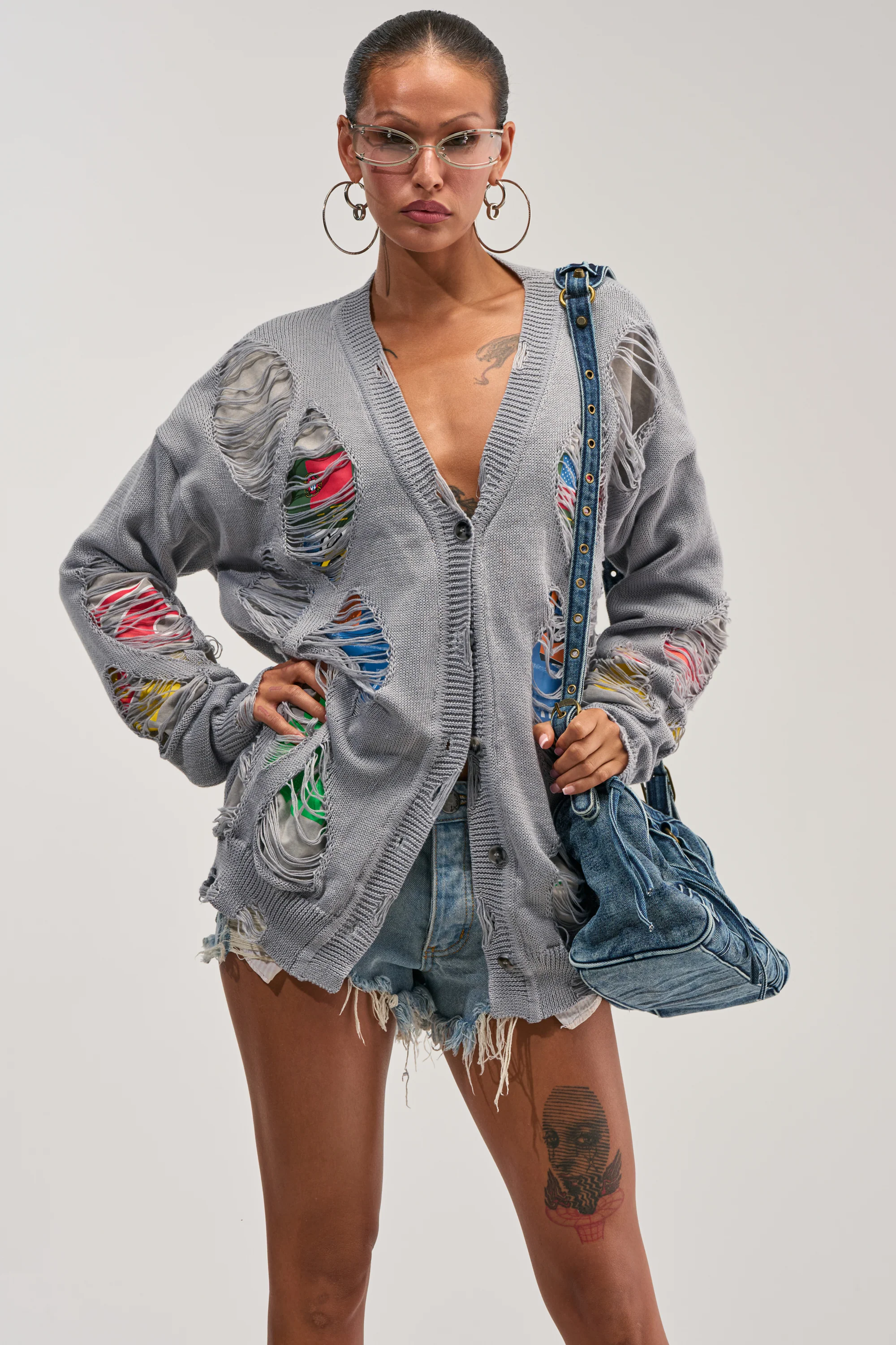 LYDIA DISTRESSED GRAPHIC SWEATER - Akira Store