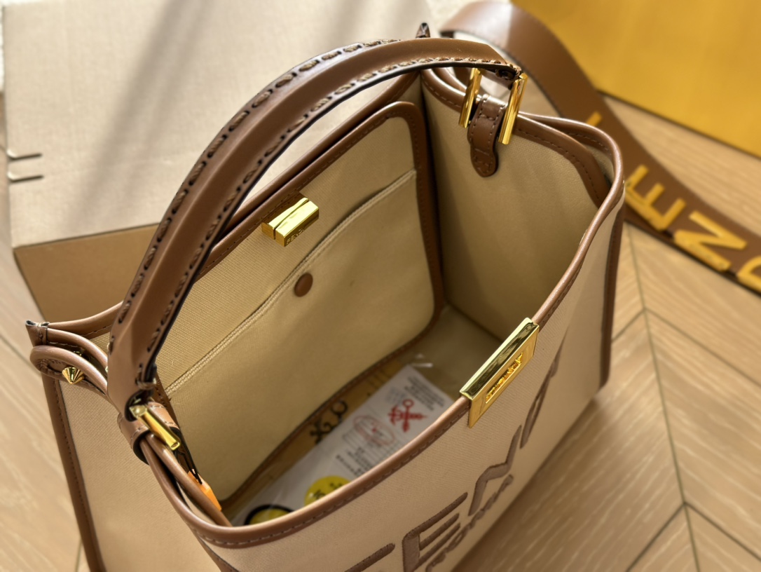fen peekabo tote bag size : 32*27cm