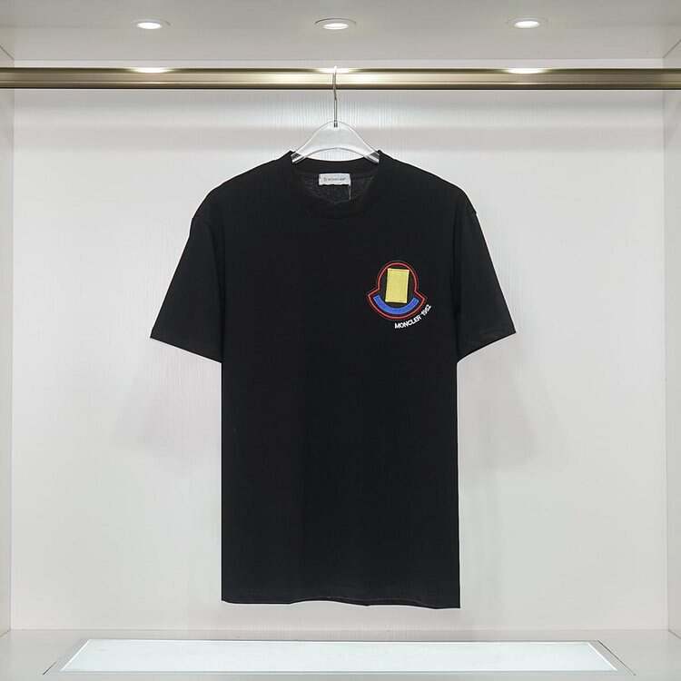 【Moncler 】（モンクレール）男女兼用、ご好評に付き再入荷！半袖Tシャツ