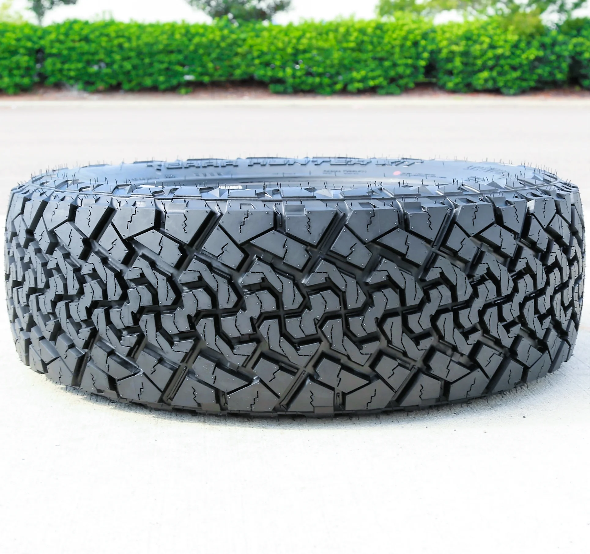 Venom Power Terra Hunter X/T 265/75R16 116T Extreme Terrain Tire