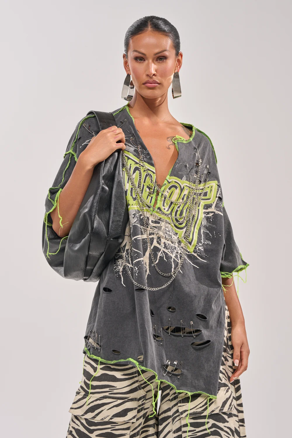 KNOCKOUT OVERSIZED TEE - Akira Store