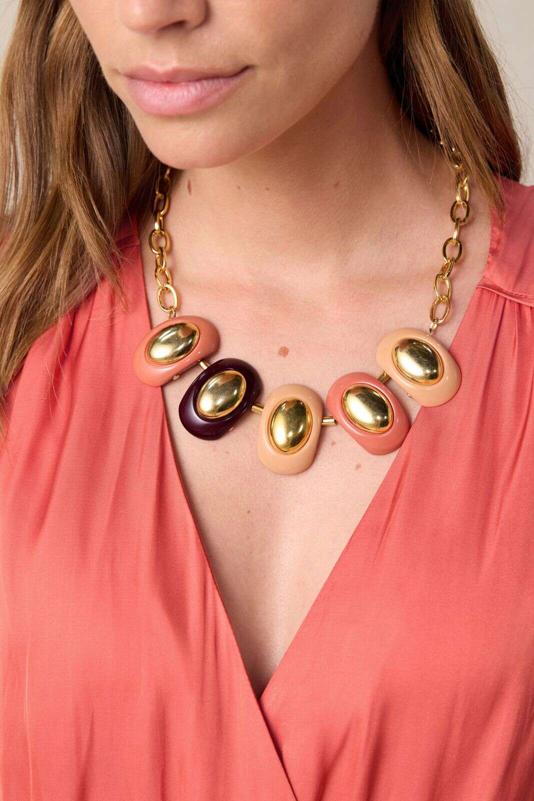 Rode resin ketting met studs