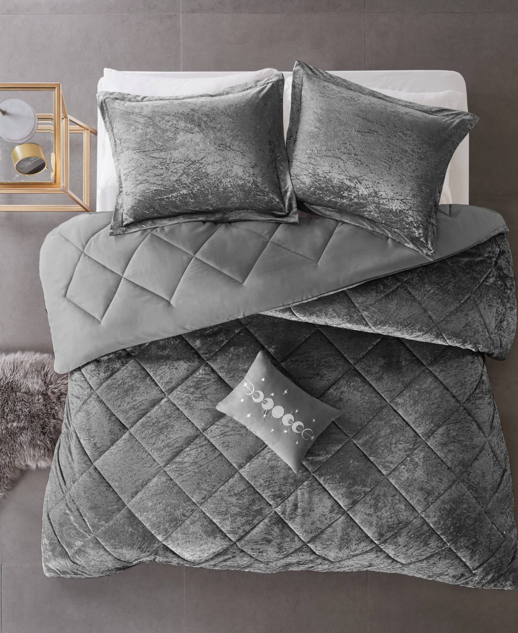Intelligent Design - Felicia Velvet Comforter Set - Full/Queen - Grey