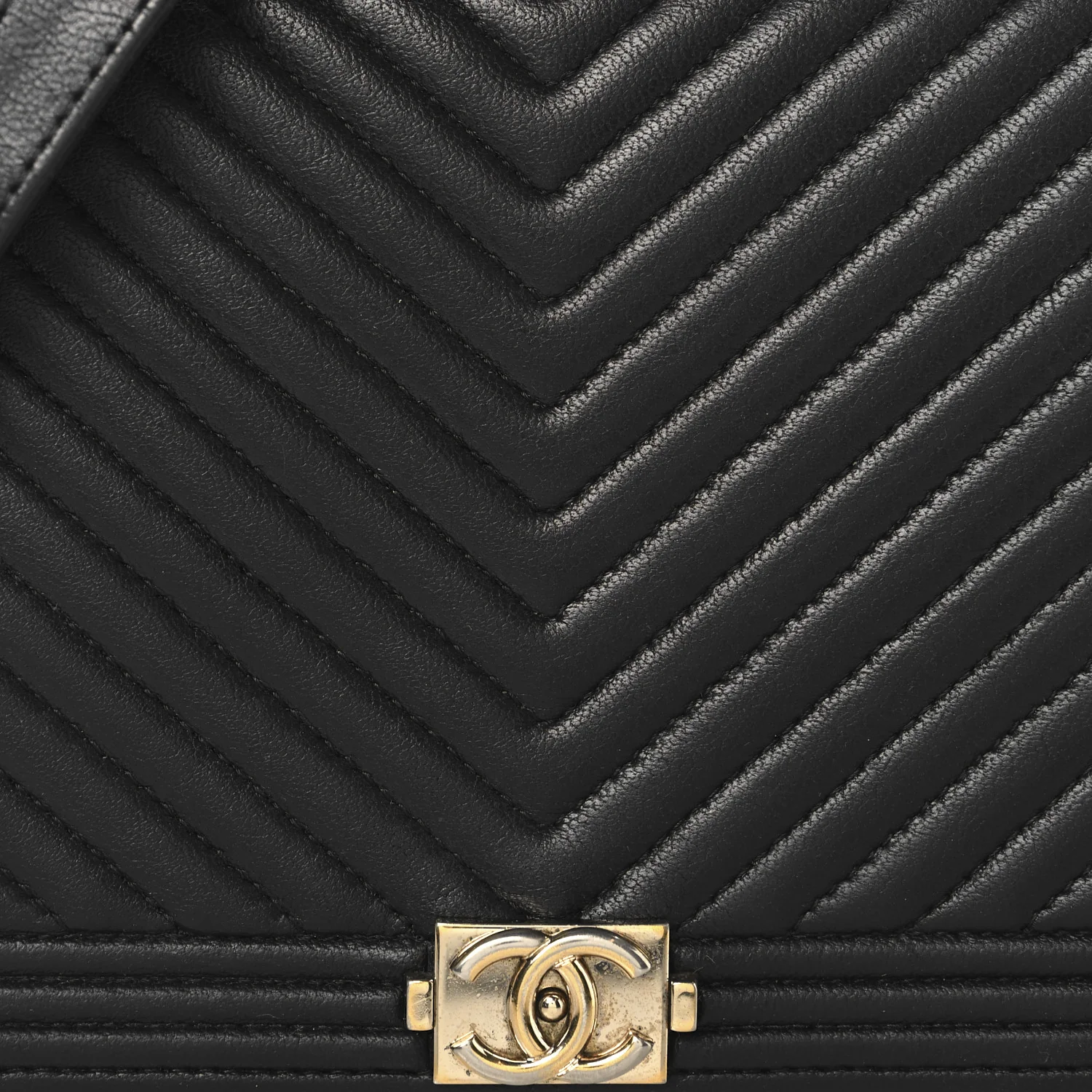 Lambskin Chevron Boy Wallet On Chain WOC Black