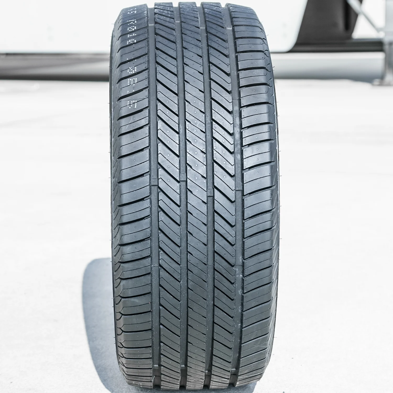 Venom Power Grand AM 275/60R15 107T a/S All-Season Tire