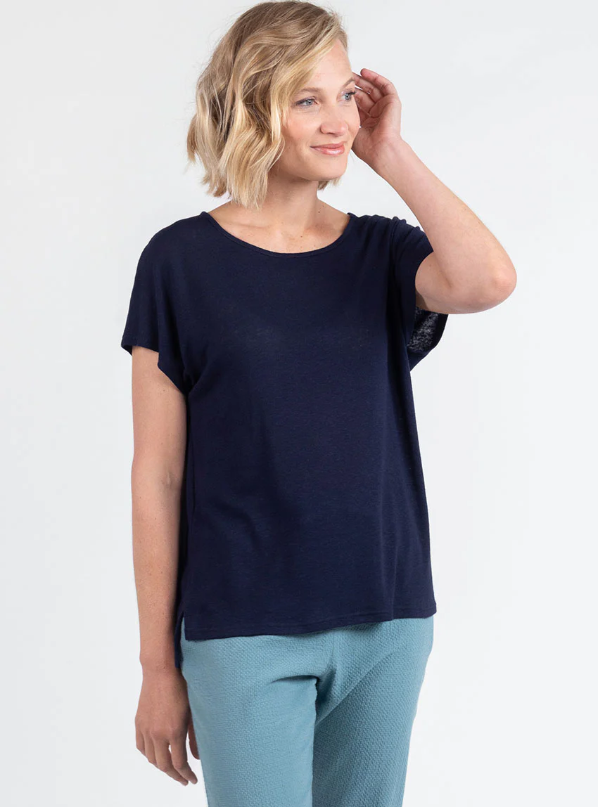 Top femme fluide en lin bleu marine