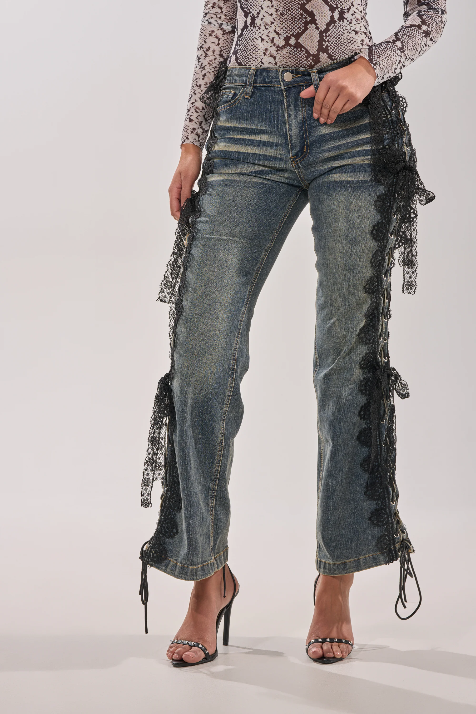 ELIJAH FLARE LACE DENIM - Akira Store