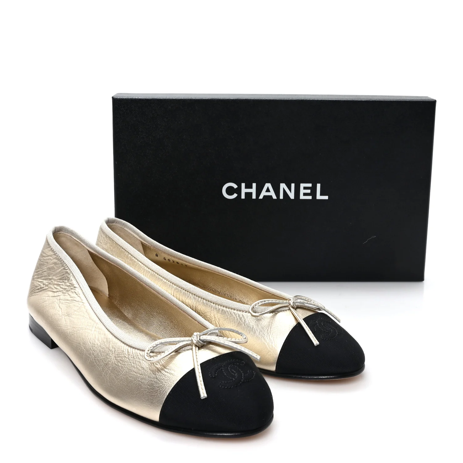 Metallic Laminated Lambskin Grosgrain CC Cap Toe Ballerina Flats 39 Light Gold Black