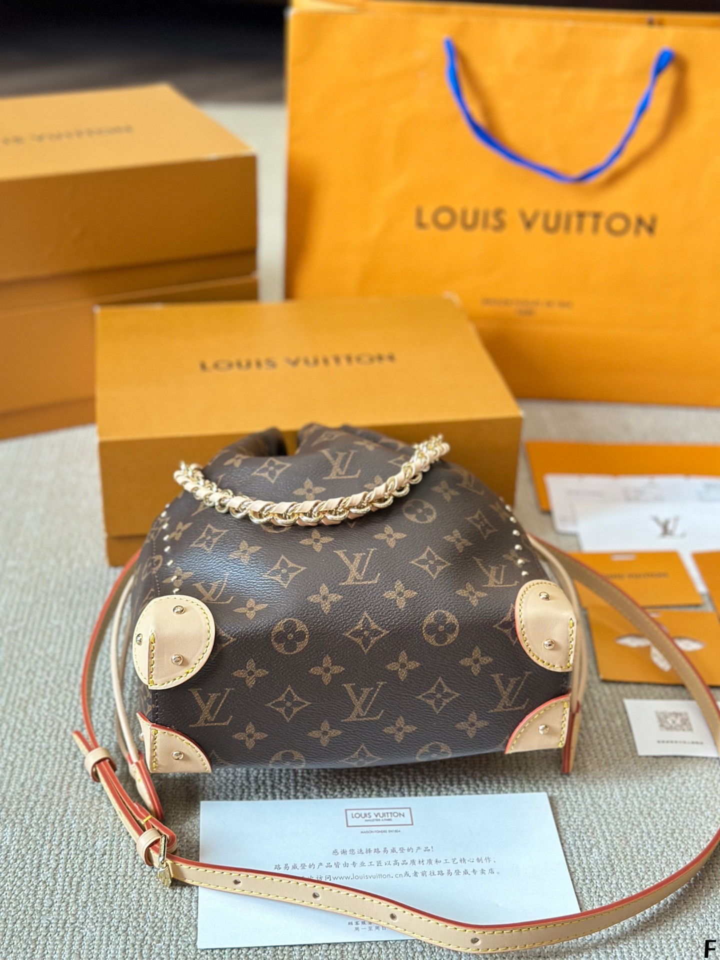Louis new arrival noe trunk bag size: 23*25 cm