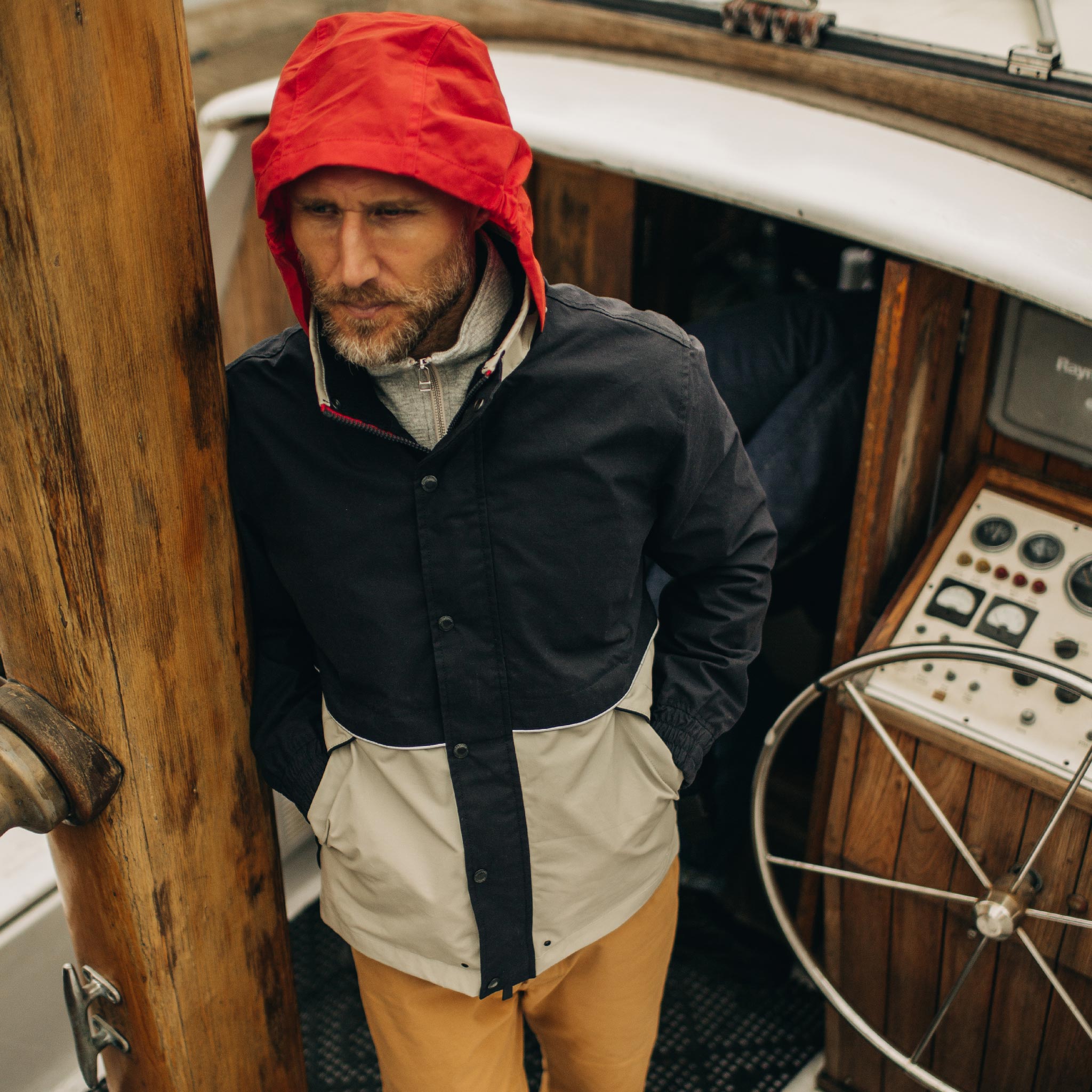 La veste Navigator en colorblock naturel et marine