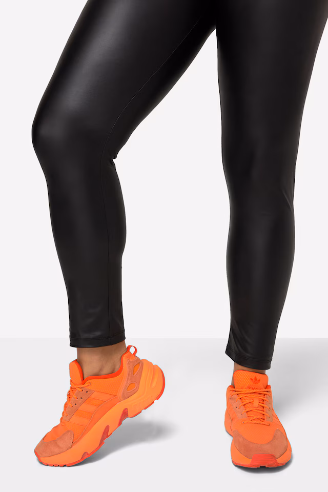 Leather-look leggings in tight fit and soft imitation leather