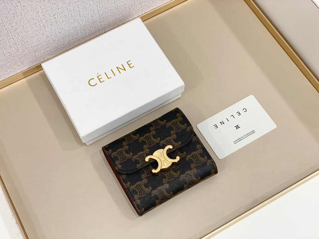 CELINE【セリーヌ】大人気 軽量＆コンパクト持ち運びに便利な短い財布 ！