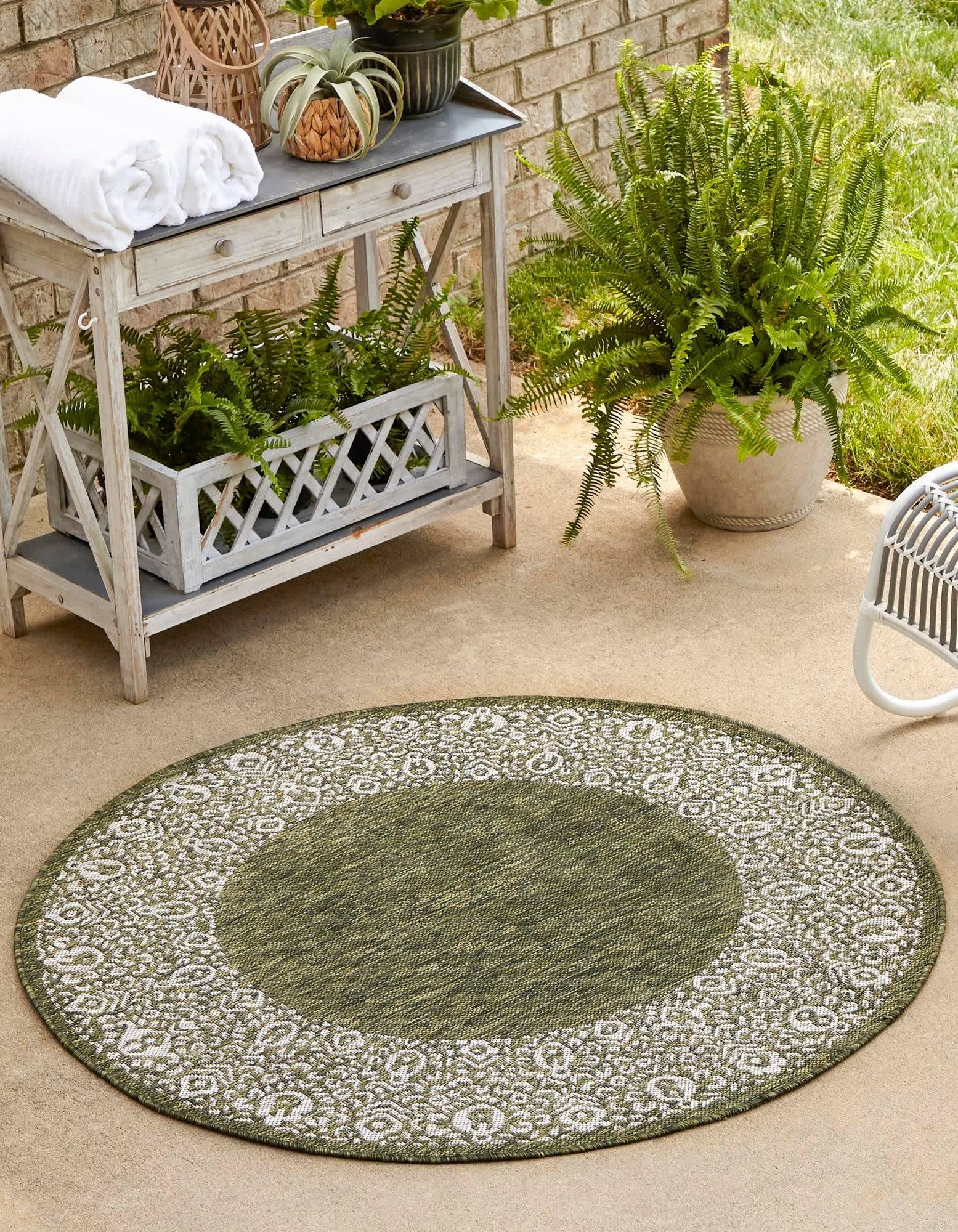 Unique Loom 3' 3 x 3' 3 Round Indoor/Outdoor Border Green Area Rug