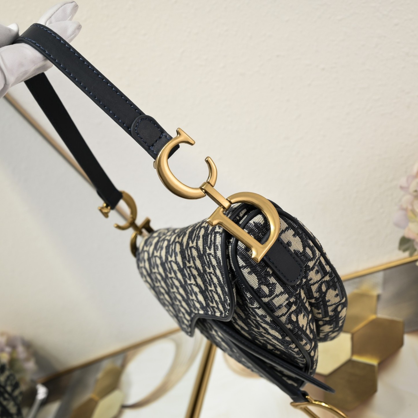 D saddle Be a classic with classics crossbody bag