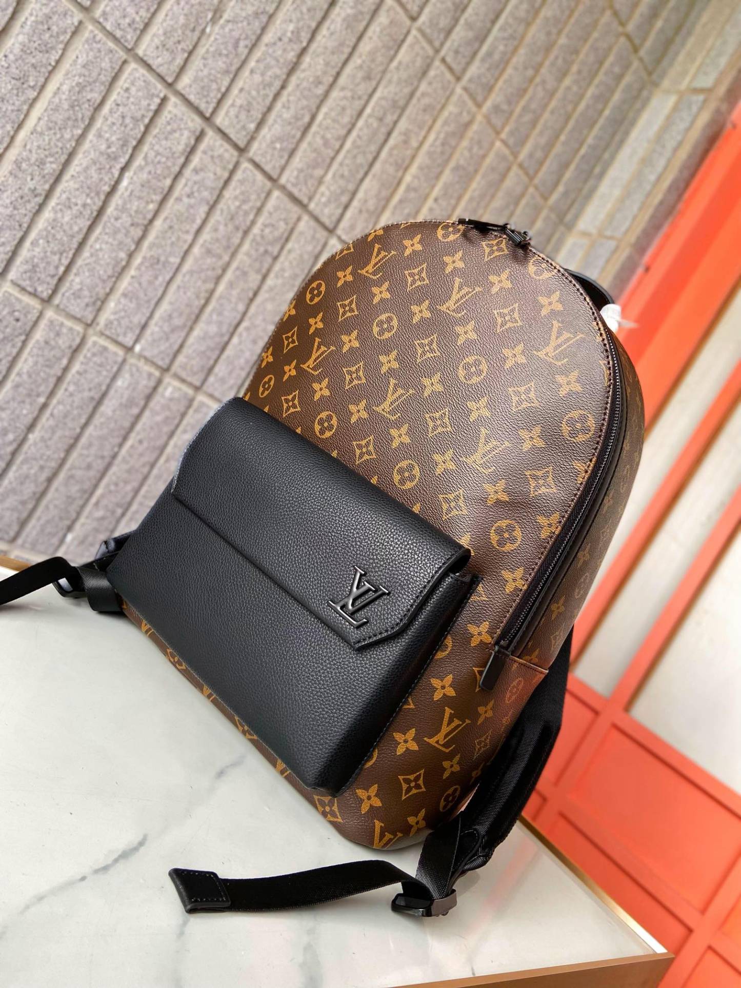 Louis new arrival ????Aerogram backpack bag size : 43 x 30 x 14 cm