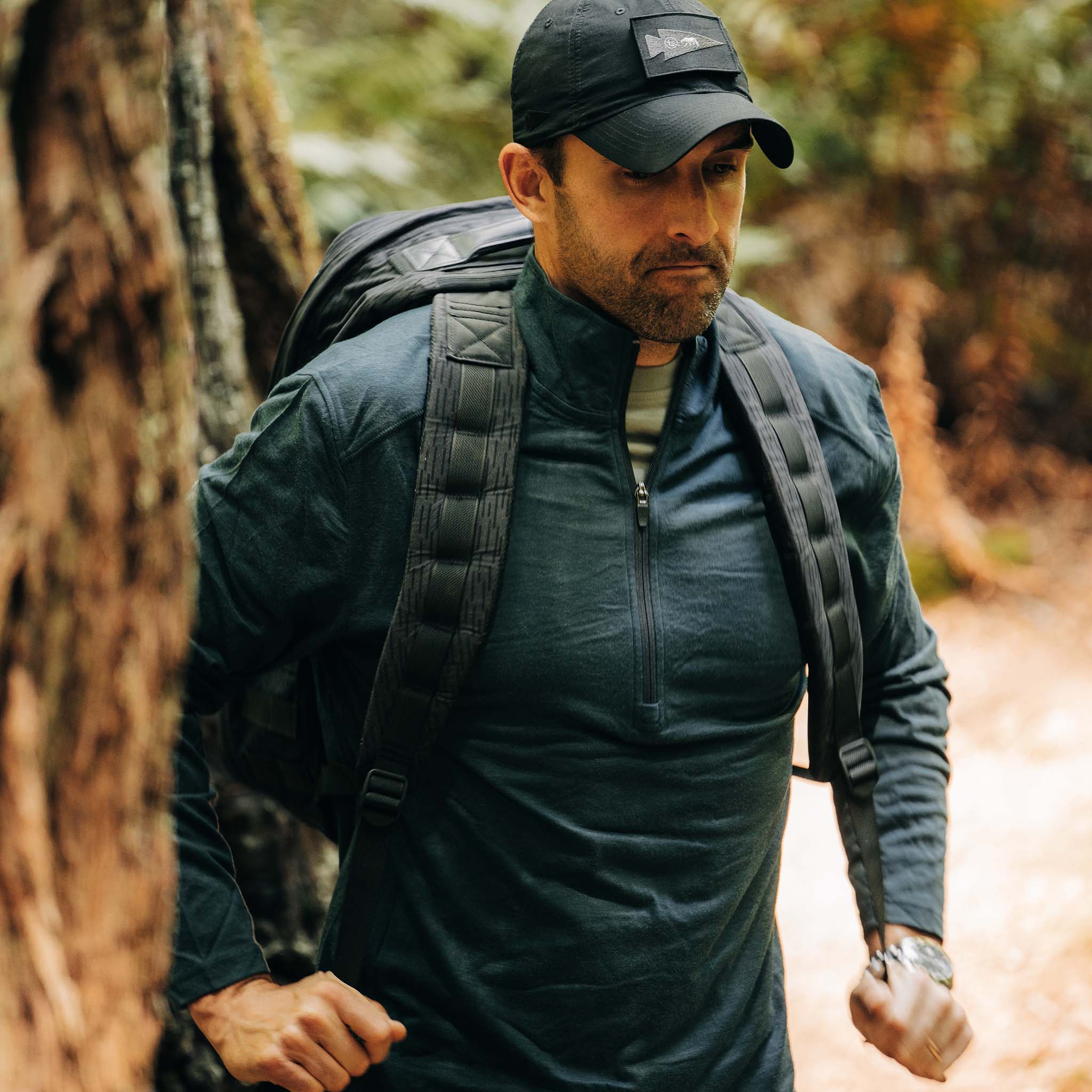 Le demi-zip en mérinos en forêt