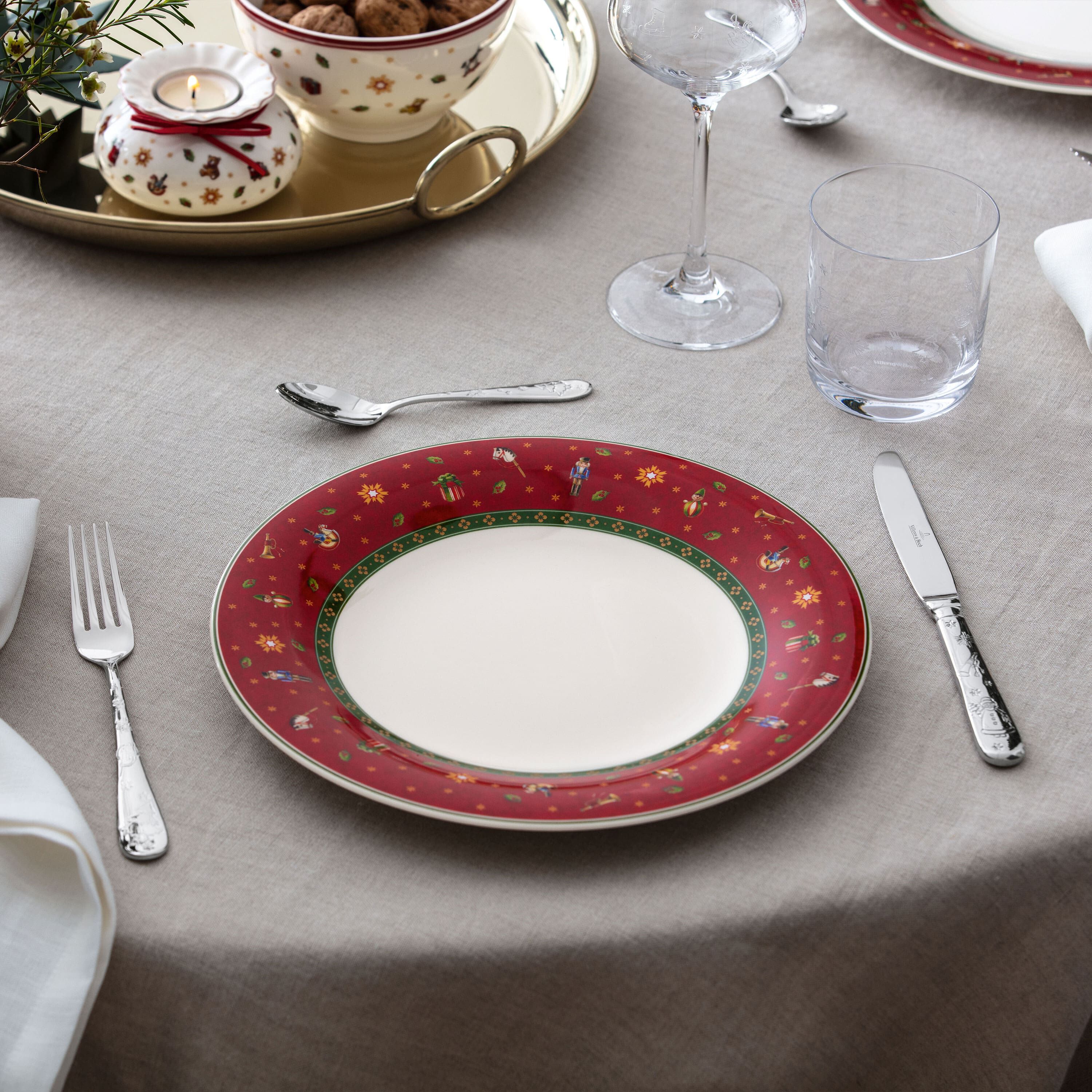 Toy's Delight Dinner plate - Red, 10.6'', Premium Porcelain