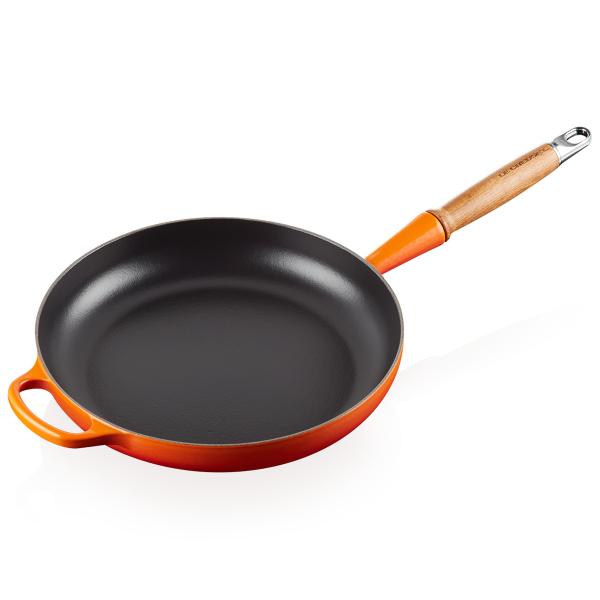 Signature støpejernspanne med trehåndtak 28 cm