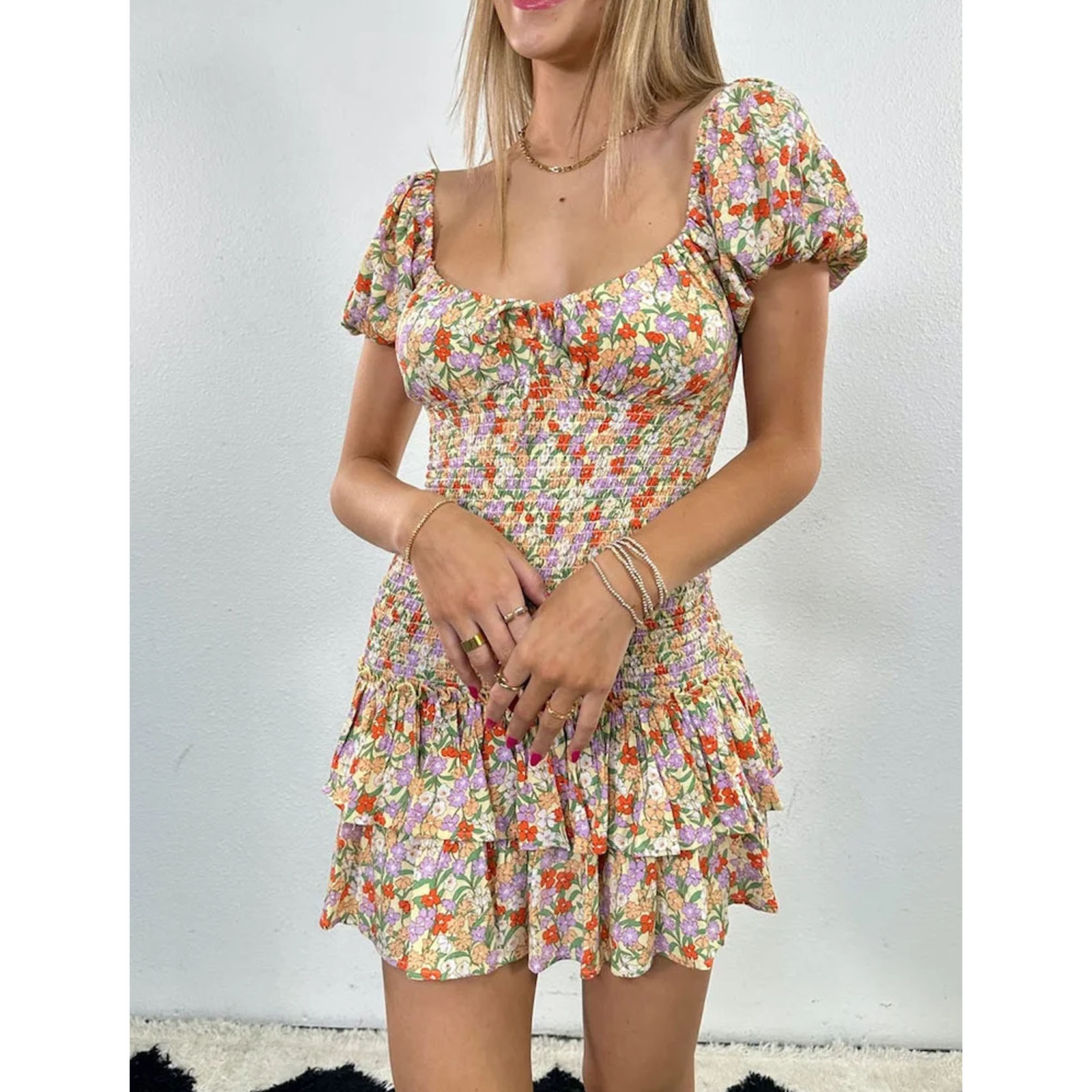 Portez une mini-robe ensoleillée