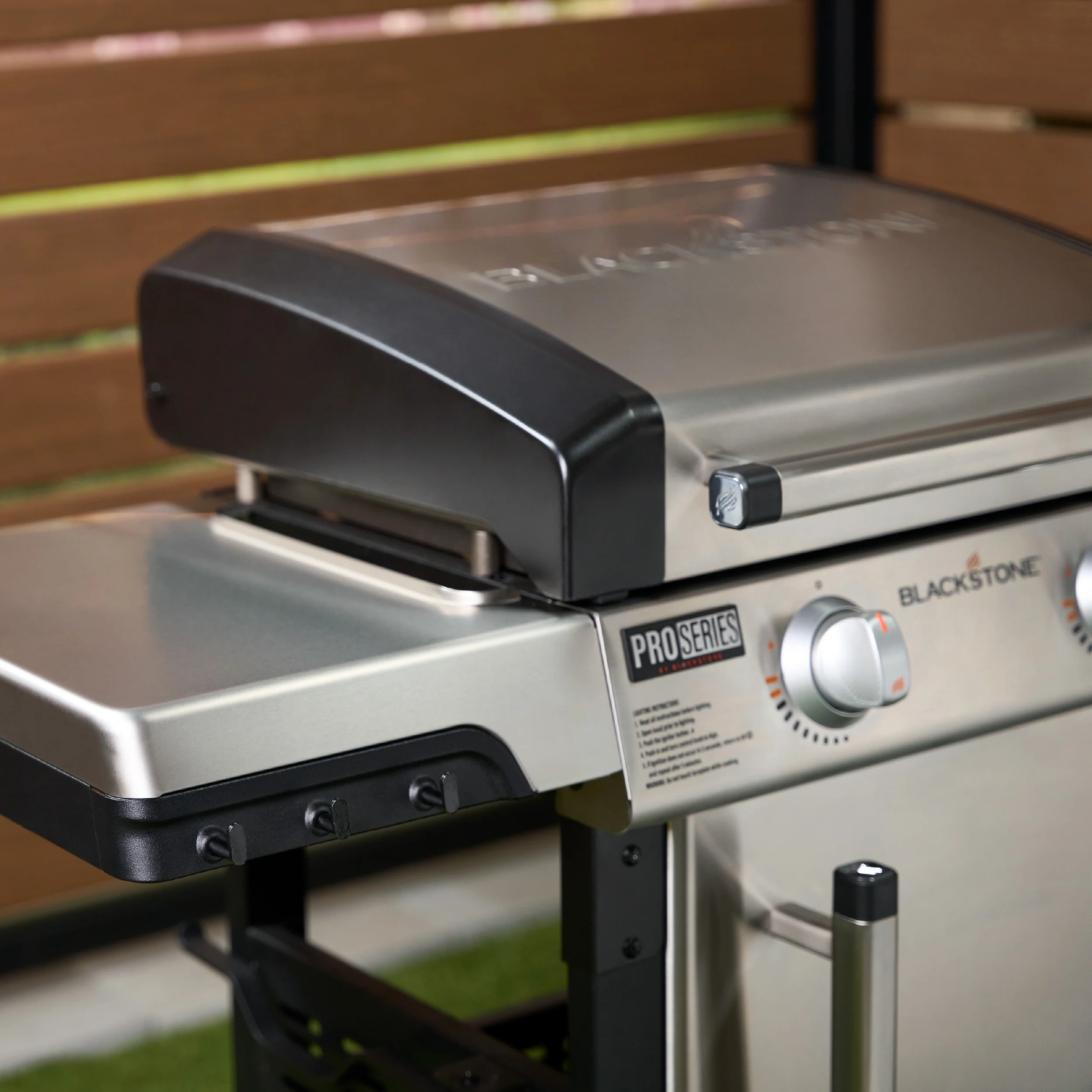 ProSeries 2-Burner 22" Propane Omnivore Griddle with Dual Side Shelves - Image 6