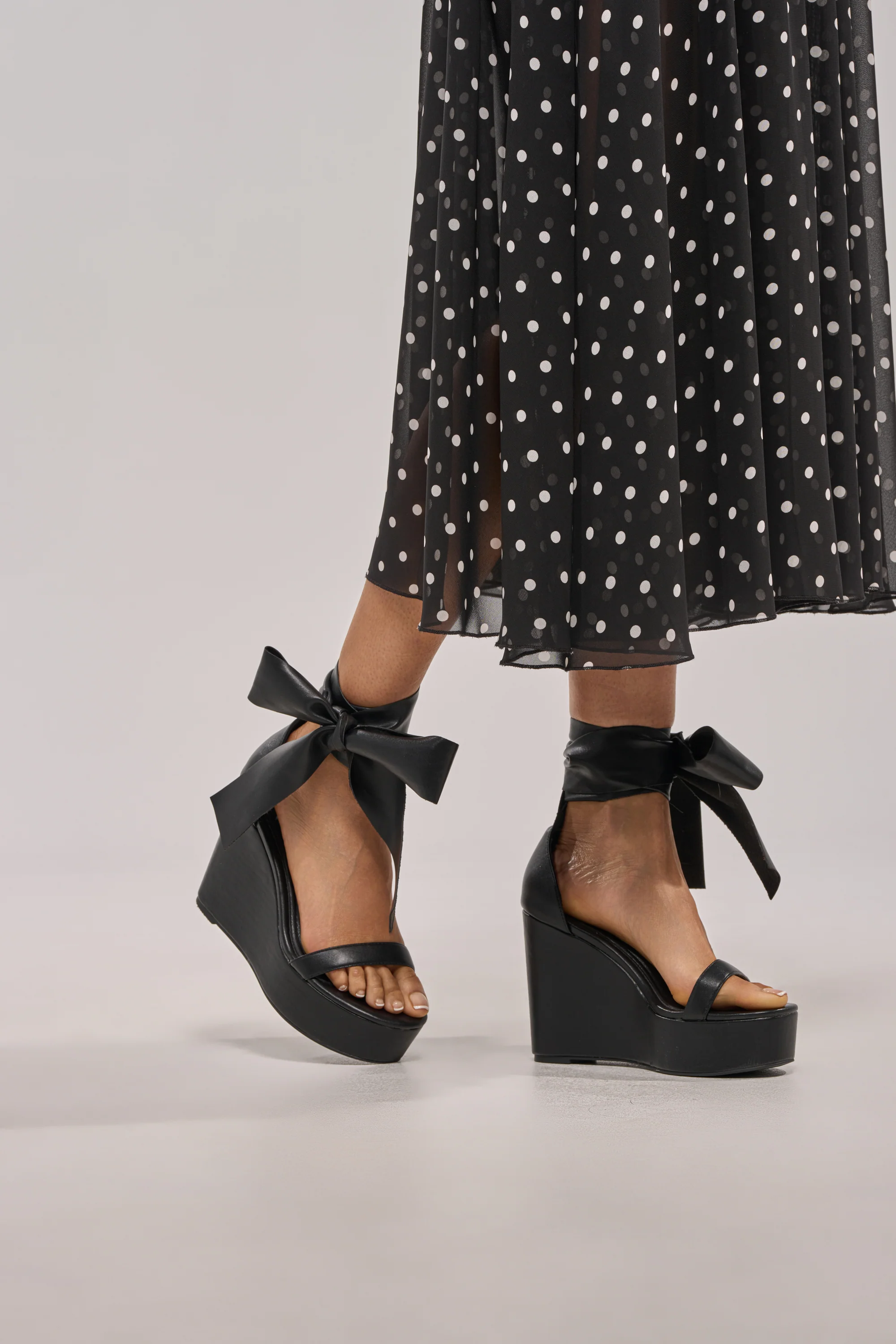 AZALEA WANG EMEKA BLACK WEDGE SANDAL - Akira Store