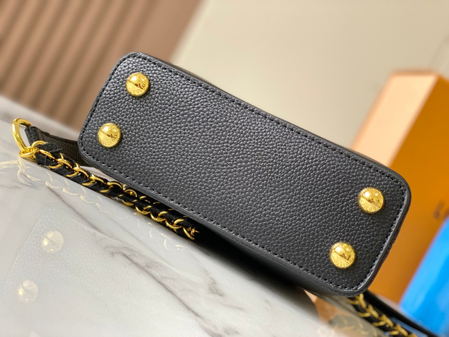 Louis Milky Way Capucines BB  Taurillon leather M23082 size: 21��14��8cm