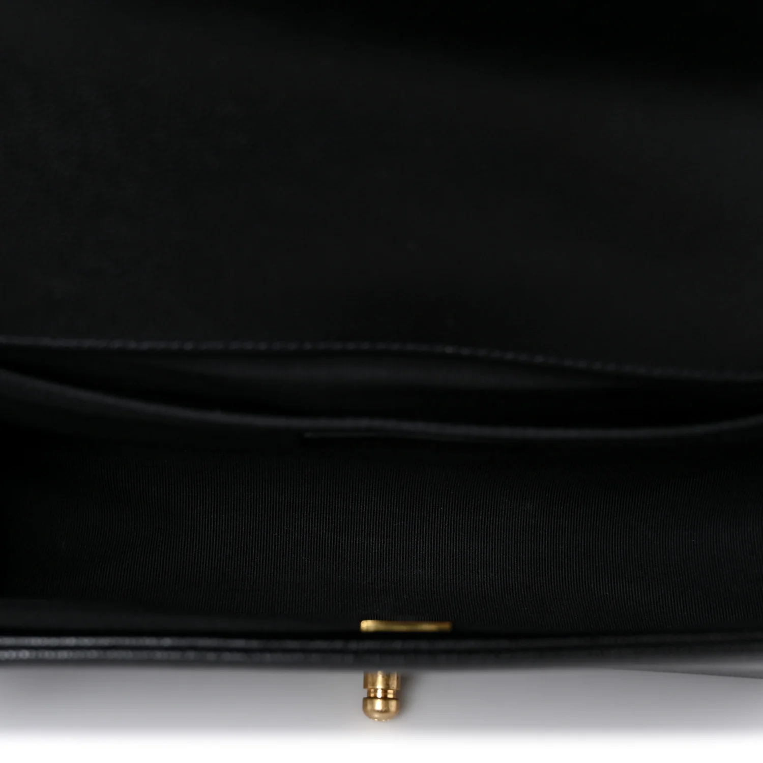 Caviar Quilted Medium Boy Flap Black
