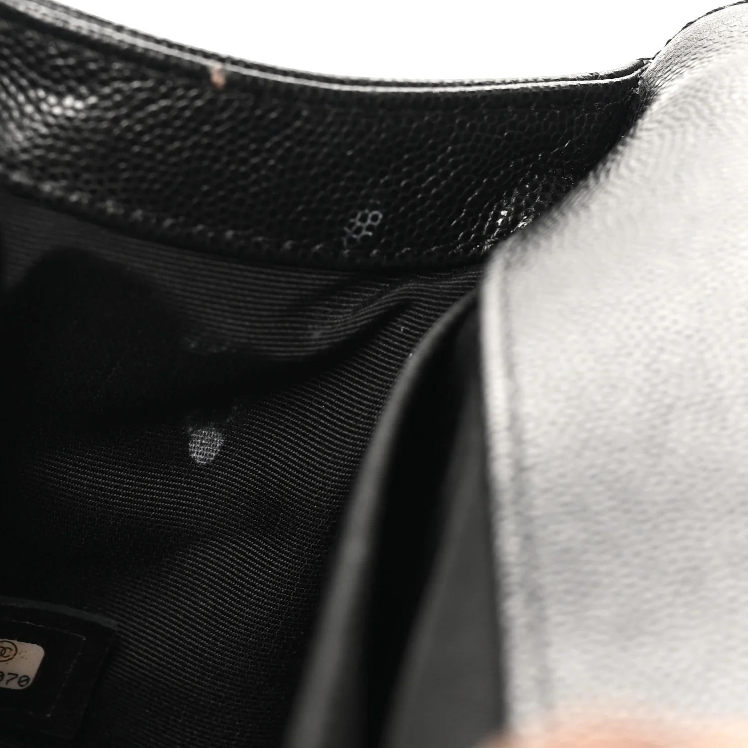 Caviar Quilted Medium Boy Flap Black