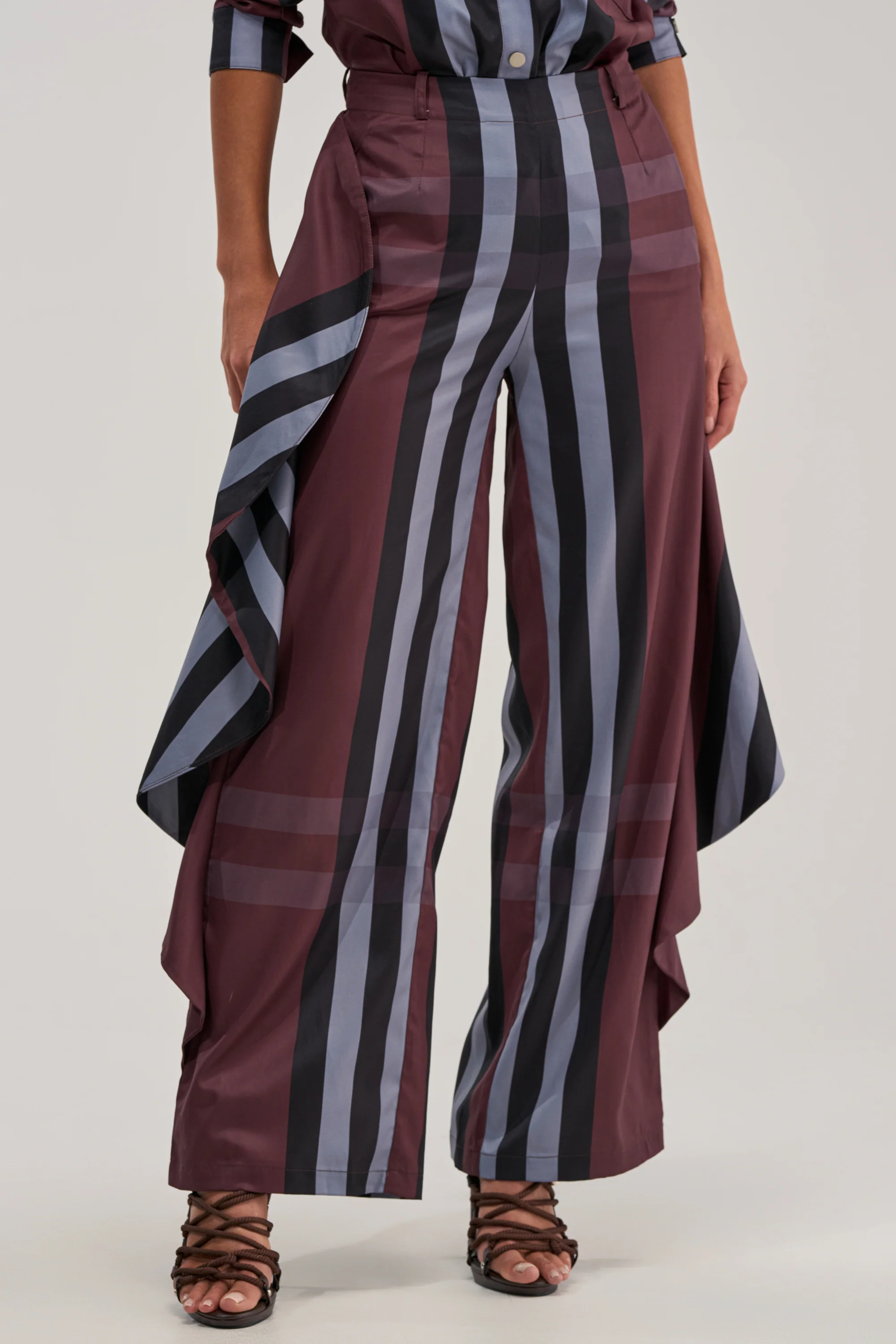 LUXURY LIFE PLAID PALAZZO PANT - Akira Store