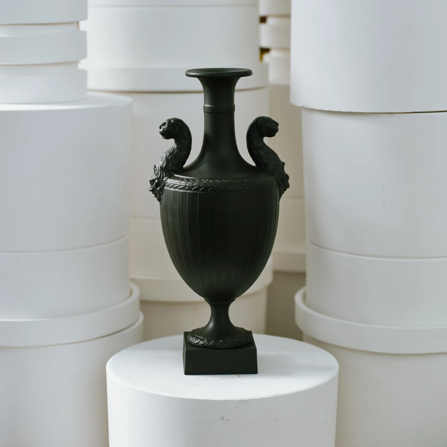 Panther Vase Black