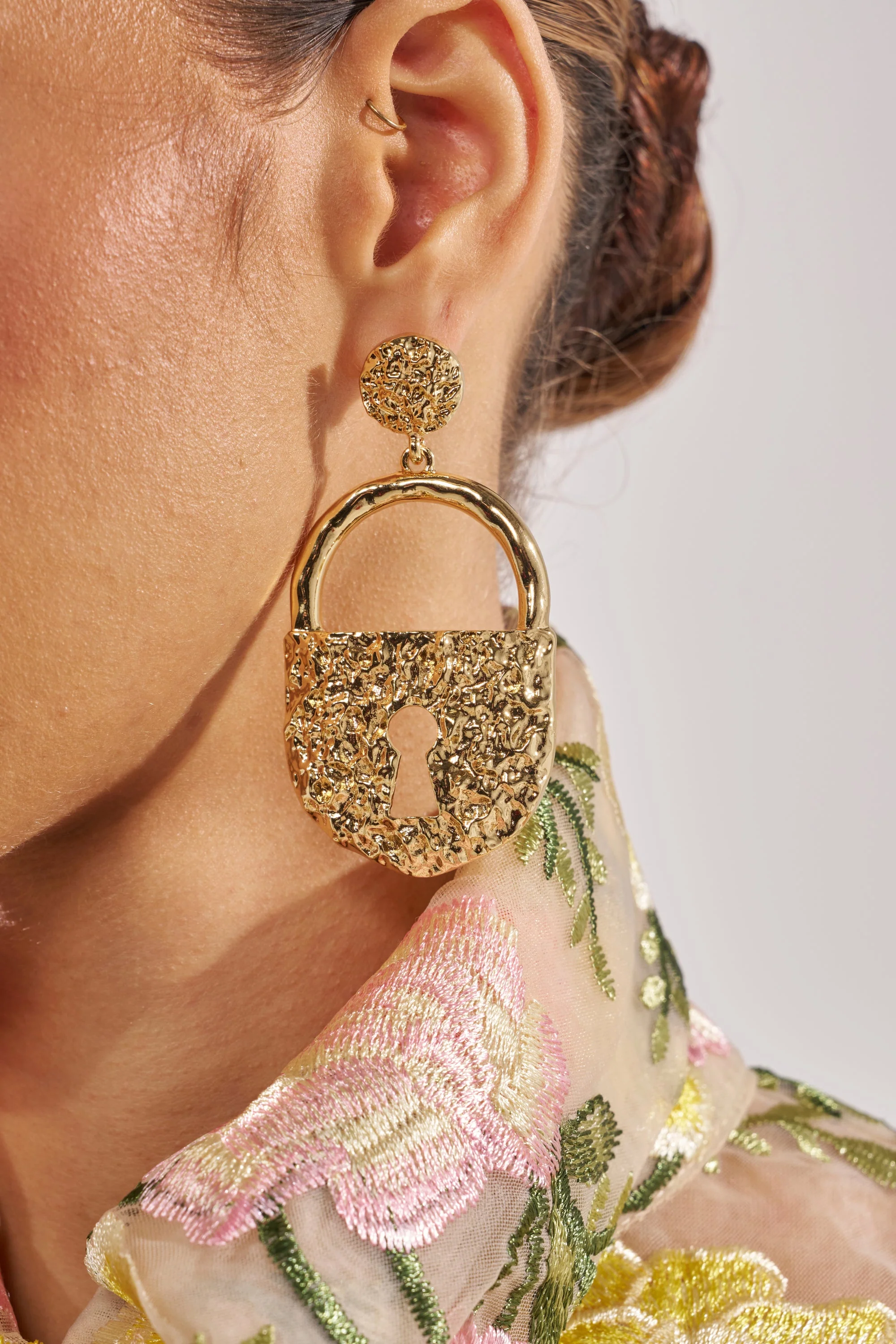 ON LOCK EARRING - Akira Store