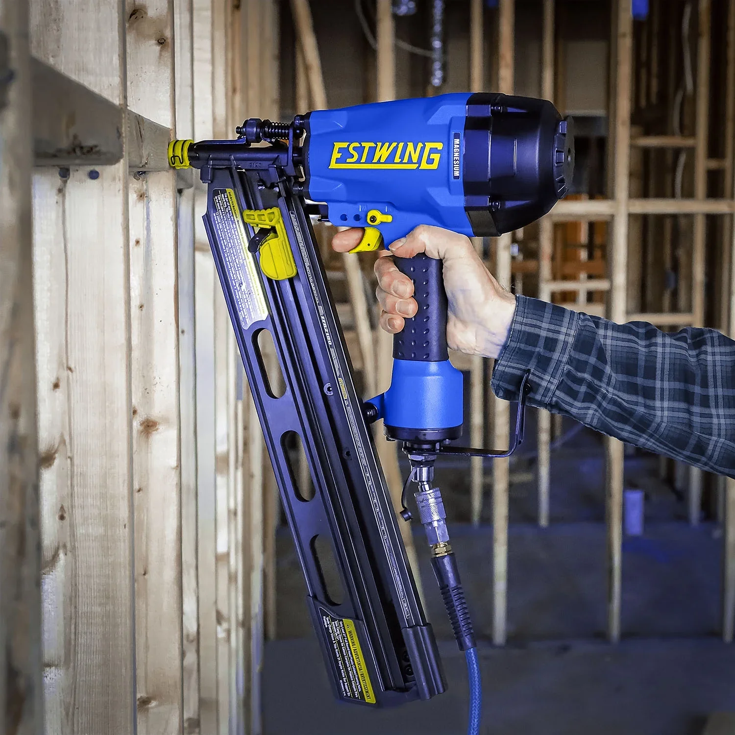 Estwing EFR2190 Pneumatic 21 Degree 3-1/2 Framing Nailer with Adjustable Metal Belt Hook, 1/4 NPT Industrial Swivel Fitting, and Bag