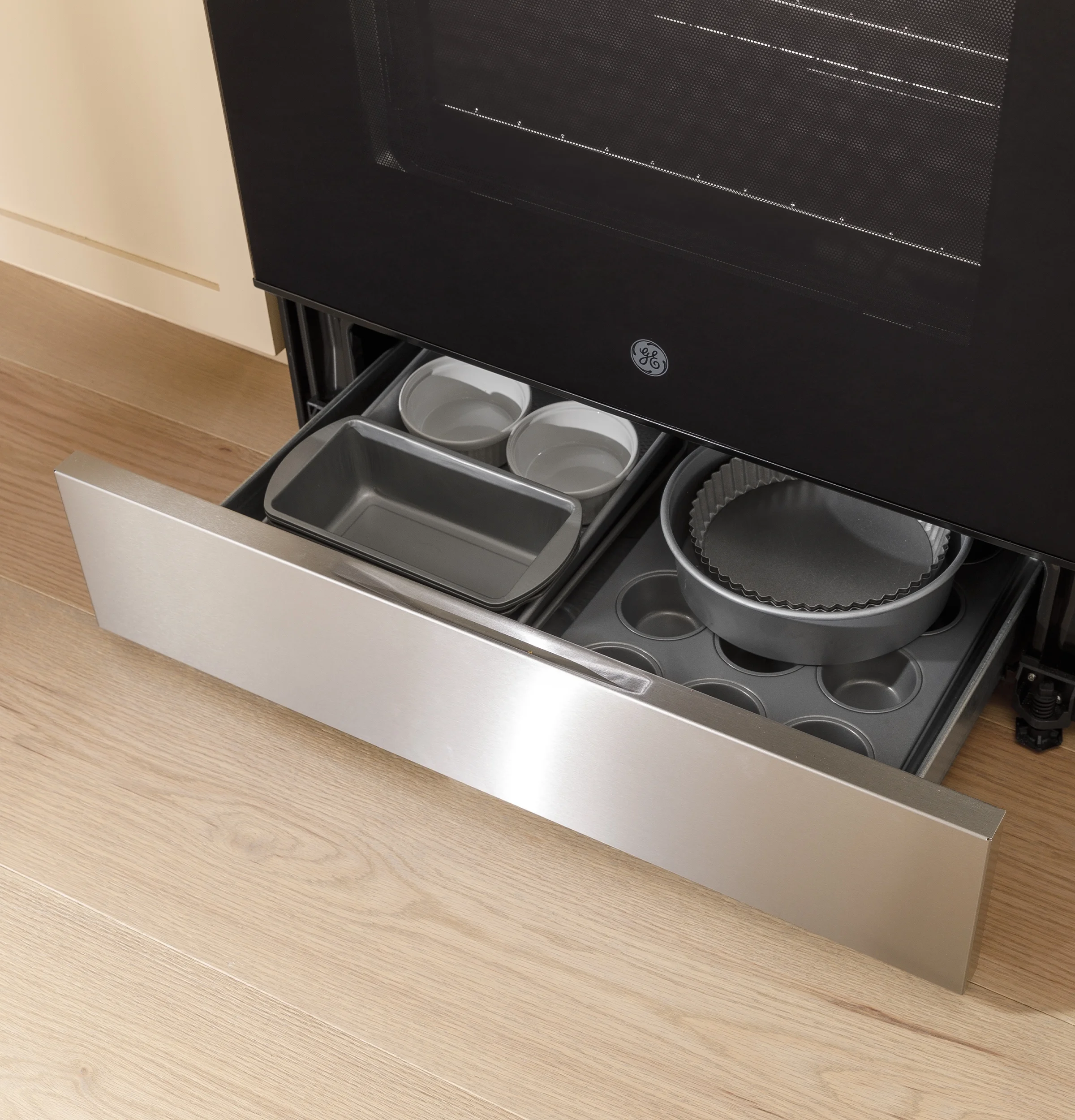 ? 30" 5.0 Cu. ft. 240 Volts Free-Standing Electric Range with Crisp Mode in Stainless Steel - Image 5