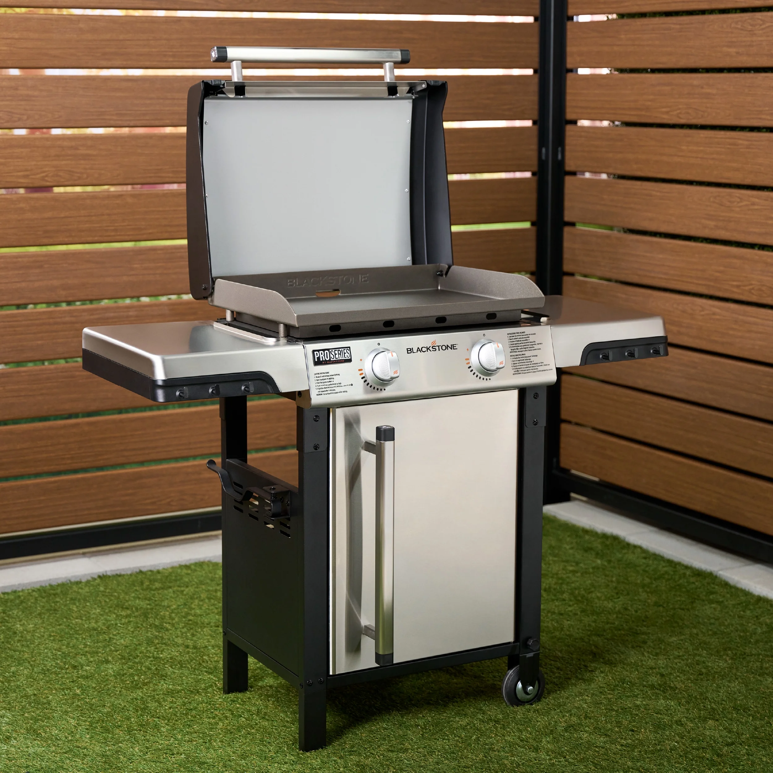 ProSeries 2-Burner 22" Propane Omnivore Griddle with Dual Side Shelves - Image 2