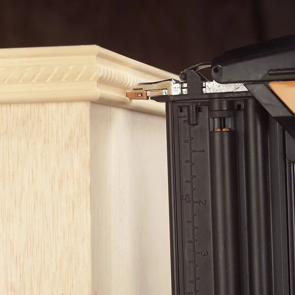Bostitch Smart Point Pneumatic 18 Ga. Brad Nailer Kit