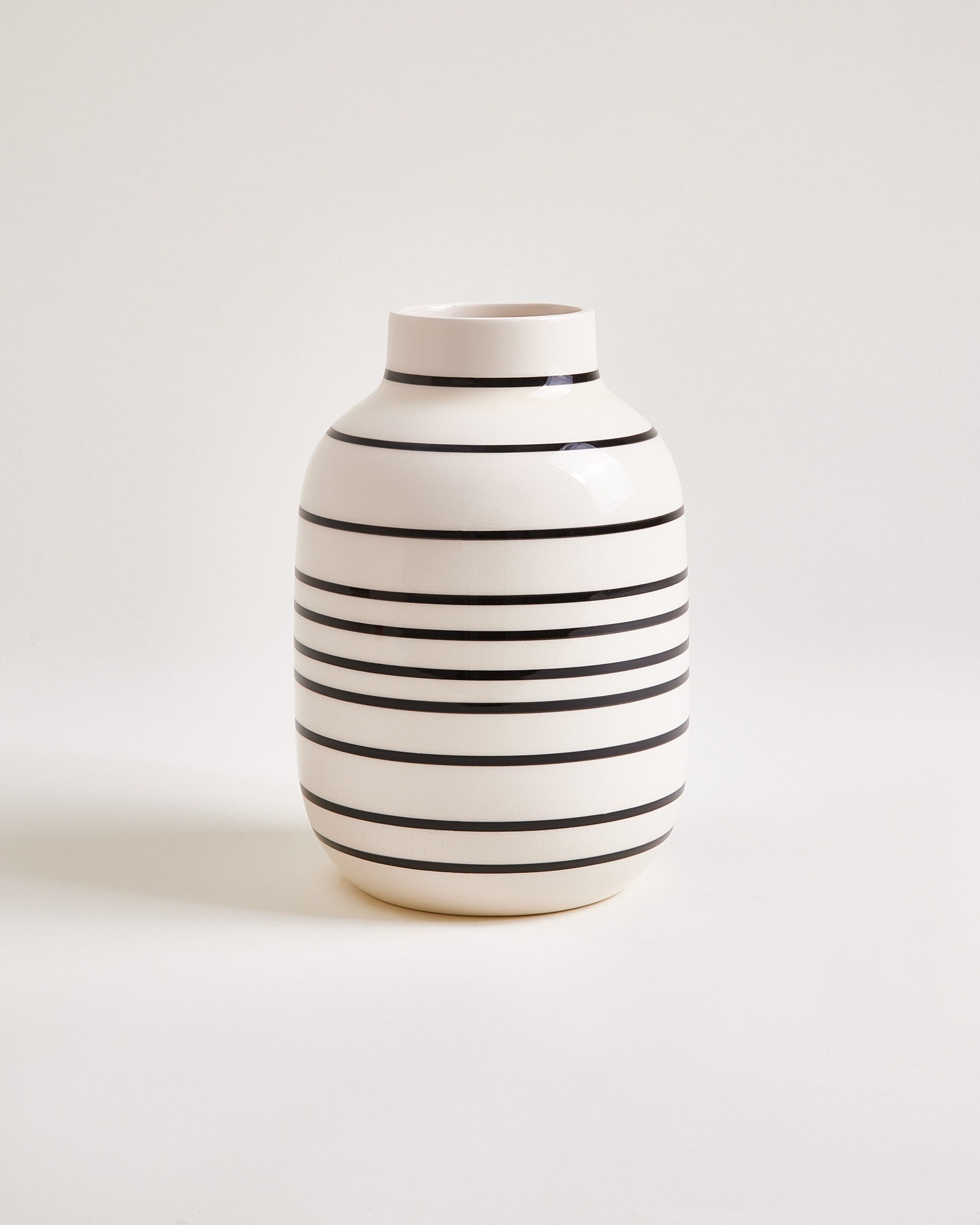 NUNO VASE M - BLACK & WHITE STRIPED