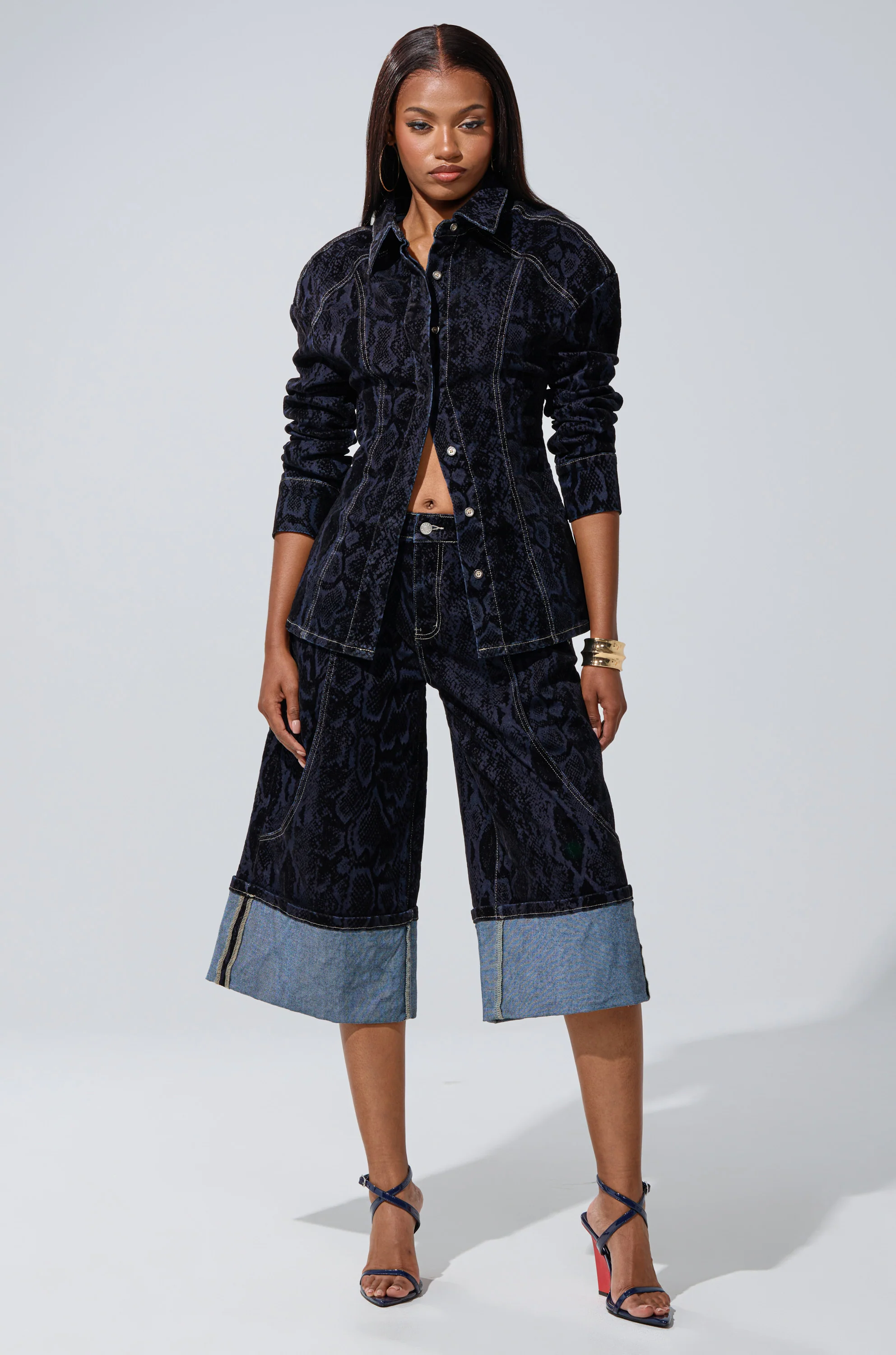 FEELS LIKE MONEY DENIM BERMUDA SHORT - Akira Store