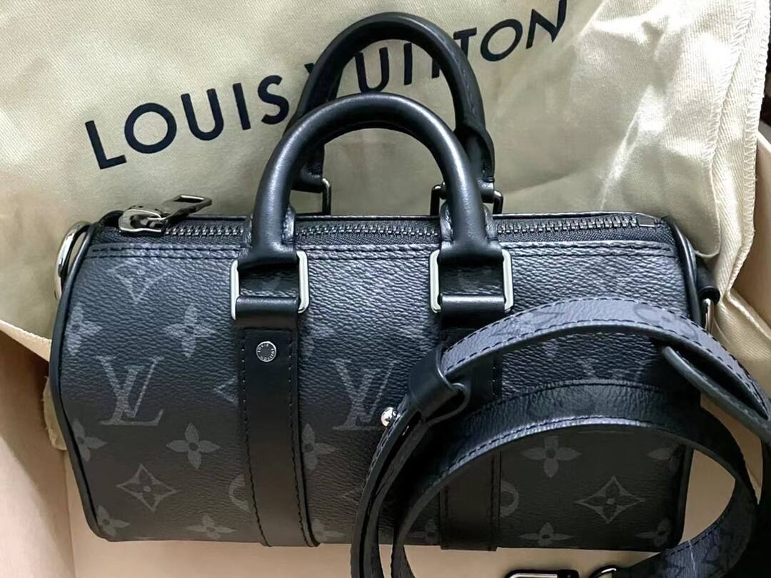 LOUIS VUITTON（ルイヴィトン） メッセンジャーバッグ M45652