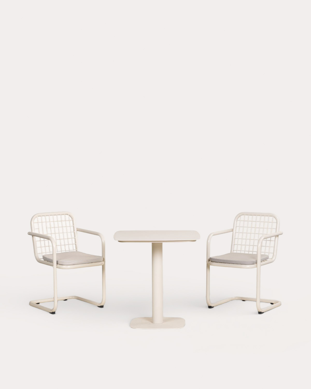 Set Zoilo - Biaritz - Set de Mesa Cuadrada (70x70 cm) Zoilo y 2 Sillas con Reposabrazos Biaritz de Metal de Exterior