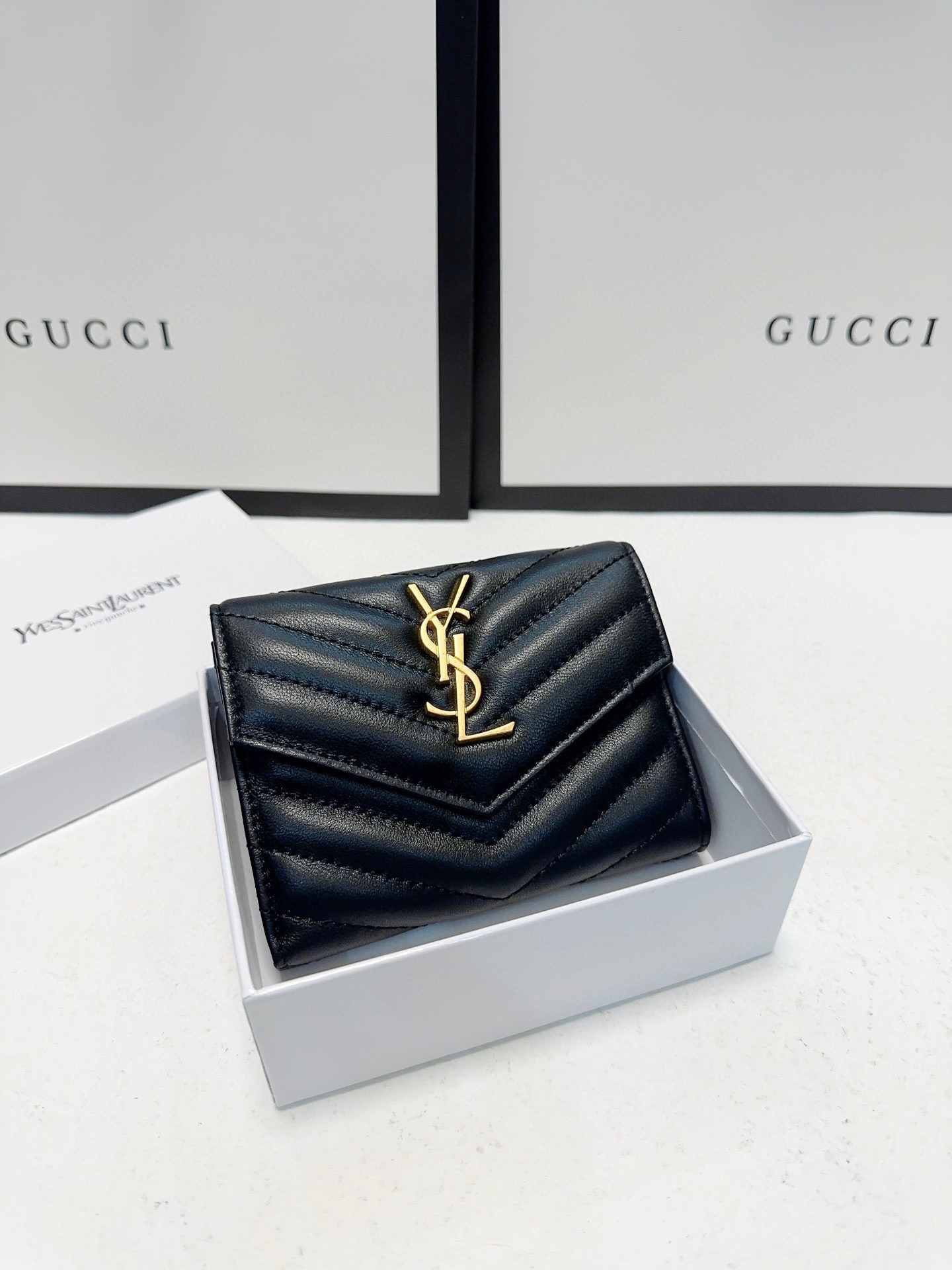 Y new arrival women wallet size: 10x9 cm