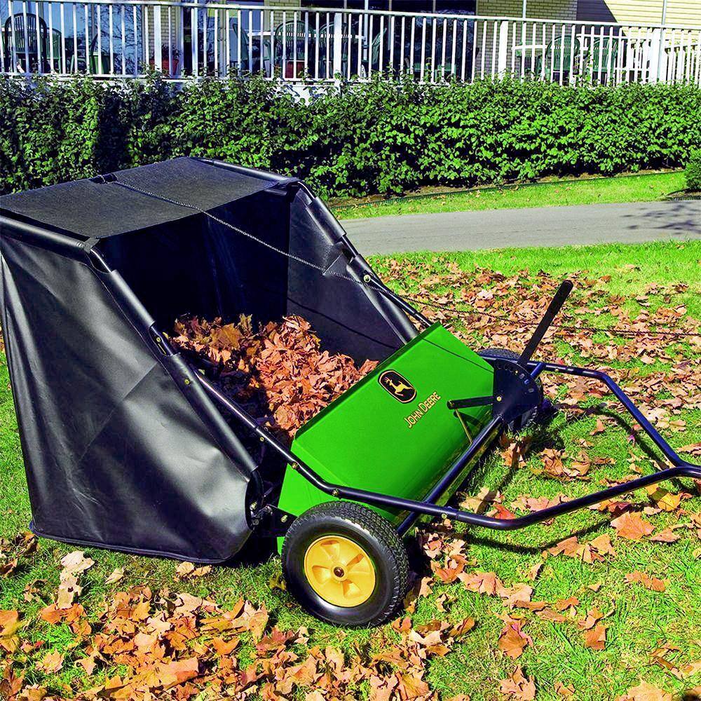 Balayeuse à gazon tractée John Deere 42″, capacité de 24 pi³, brosses réglables