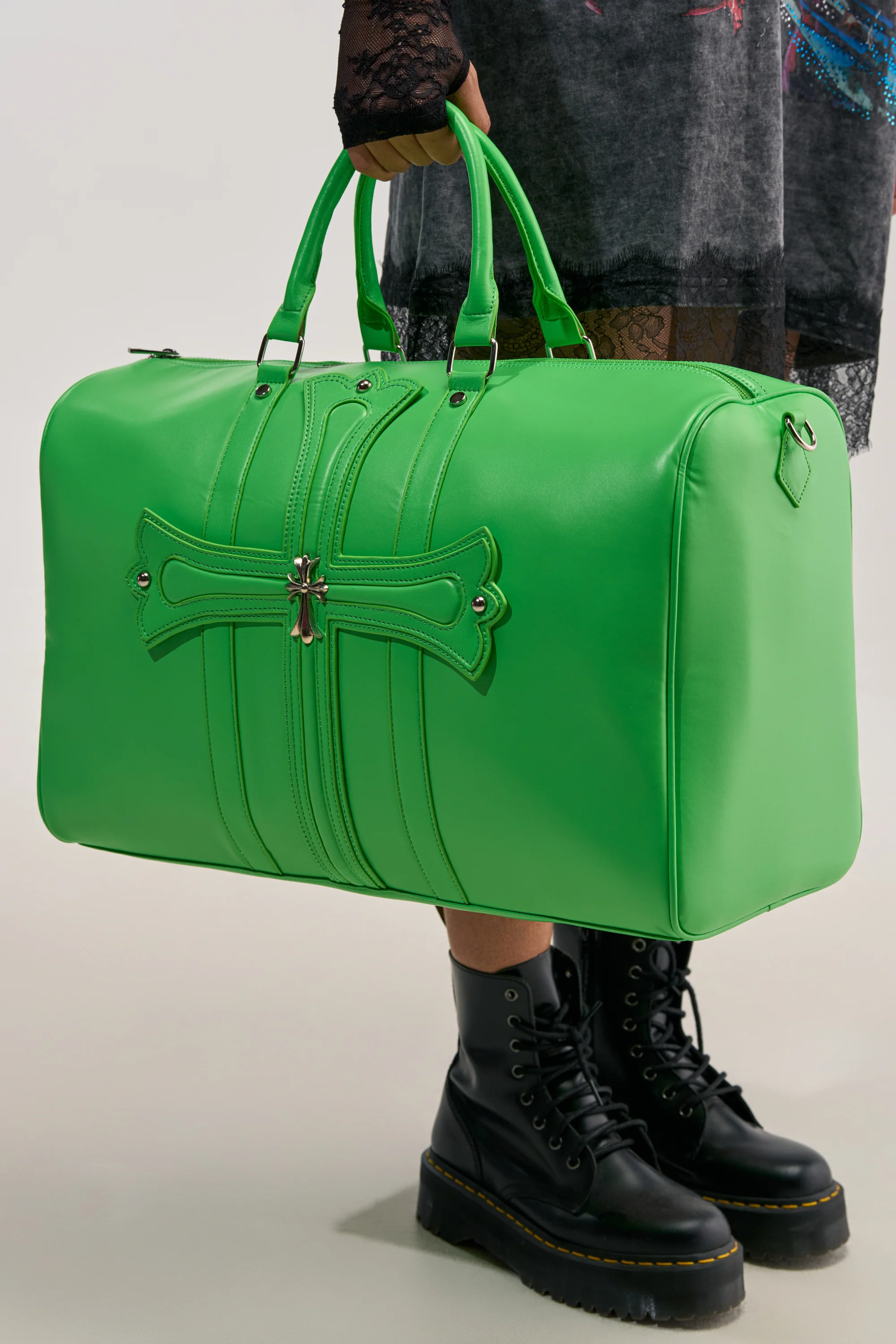 SHE DIFFERENT DUFFEL BAG - Akira Store